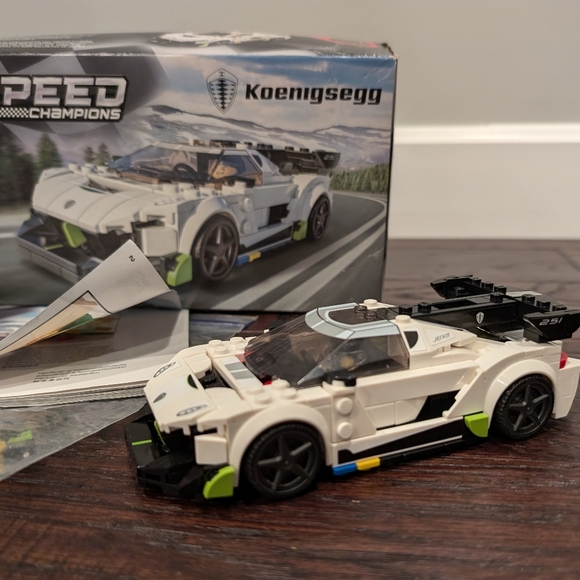 LEGO Speed Champions Keonigsegg Jesko (76900) White and Black Race Car Lego Set - Picture 9 of 10